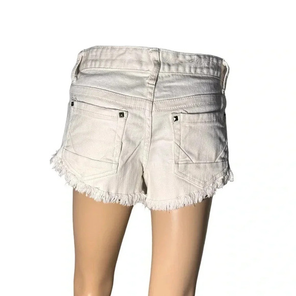 Day trip Capricorn Crochet Front Fray Hem White Denim Shorts W/Stretch EUC - Picture 4 of 14